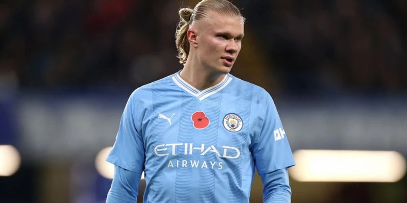 Erling Haaland ăn mừng bàn thắng trong màu áo Manchester City